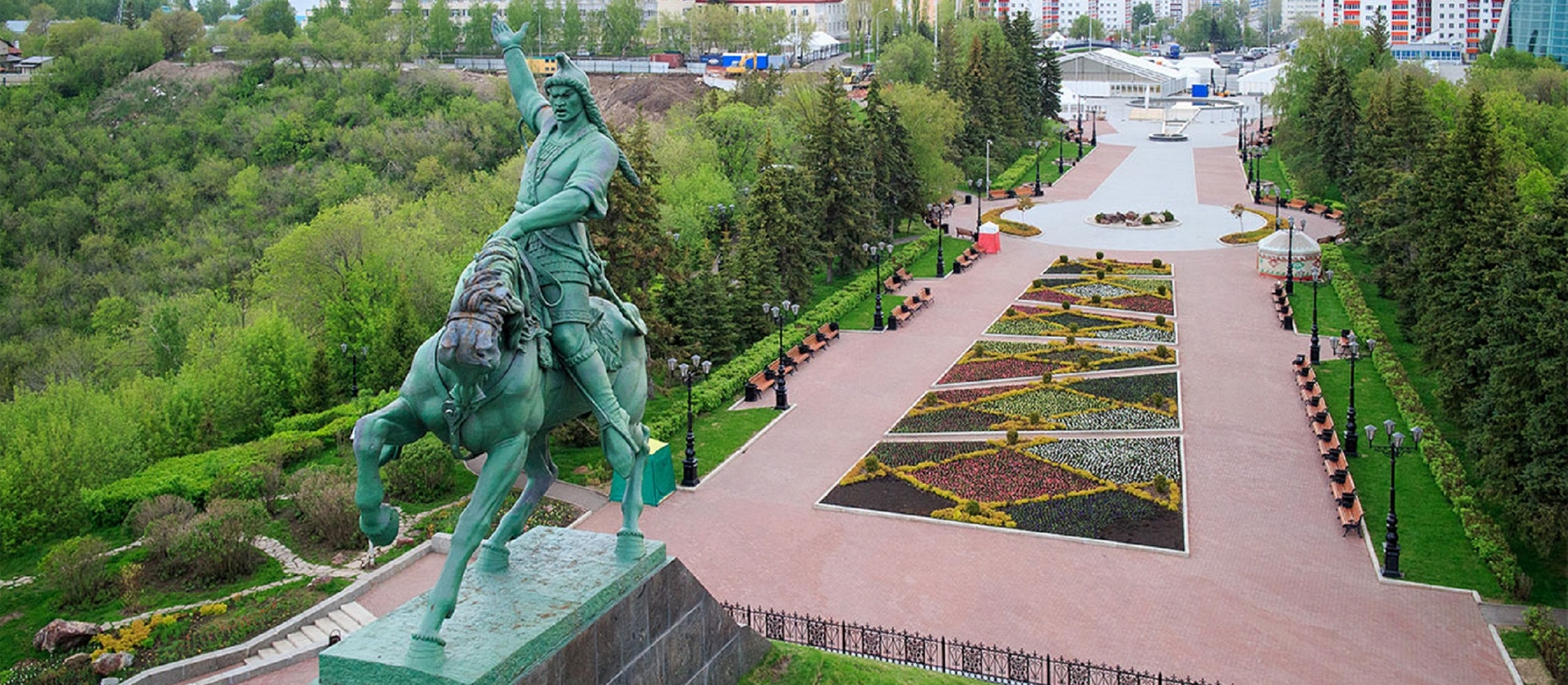 Сквер салавата юлаева. Уфа Салават Юлаев парк. Сад имени Салавата Юлаева. Памятник Салавату Юлаеву в Уфе. Мемориальный парк Салавата Юлаева.